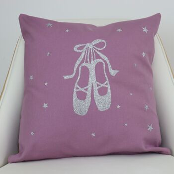 Coussins enfant déco chaussons danse mauve et argent 1