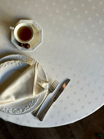 Nappe ronde classique blanche avec ornement, mélange Coton-Poly | Dîner classique 1