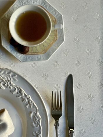 Chemin de table blanc classique avec ornement, mélange Coton-Poly | Dîner classique 1