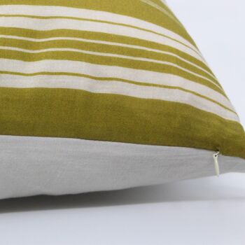 Coussin décoratif à rayures jaunes verticales en gaze de coton 3