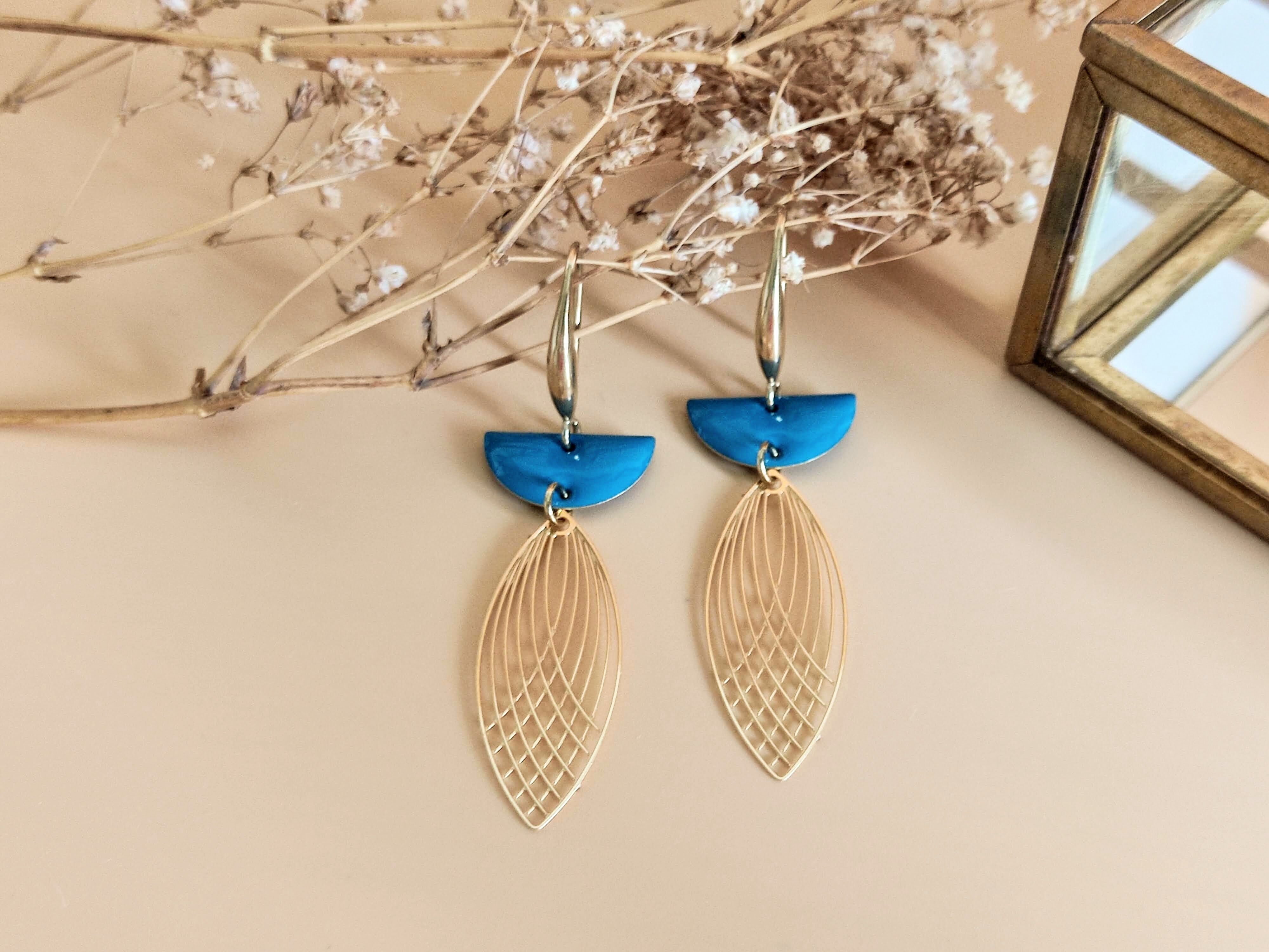 L'Audacieuse blue shuttle dangling earrings