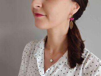 Boucles d'oreilles pendantes navette fuchsia L'Audacieuse 4