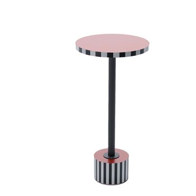 Original mesa auxiliar redonda en color rosa Jazmín