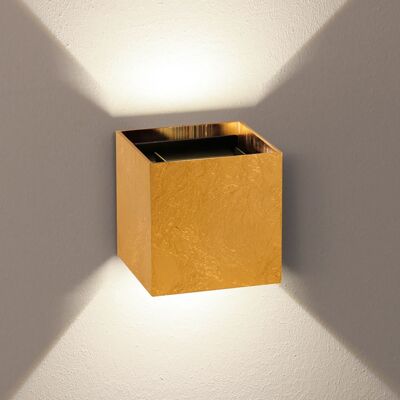 s.LUCE pro Ixa lámpara de pared LED con ángulo ajustable en forma de hoja de metal dorado