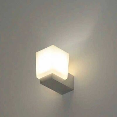 s.LUCE Cup wall lamp in cube shape