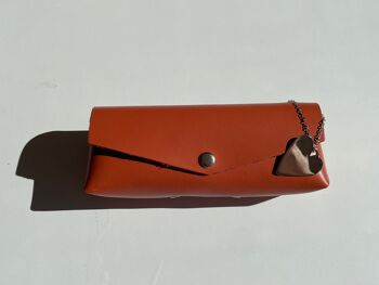 Pochette à lunettes en cuir 1