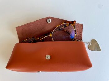 Pochette à lunettes en cuir 2