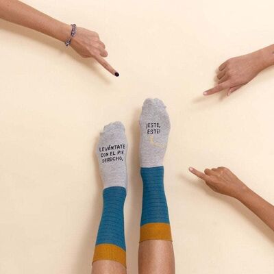 "Stehe auf dem rechten Fuß auf" Smiley-Socken