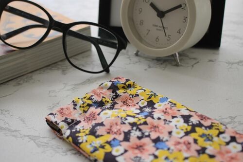 Etui à lunettes Edna fleurs noires jaunes