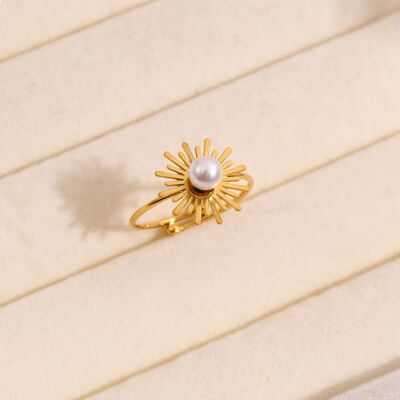 Golden sun ring with pearl