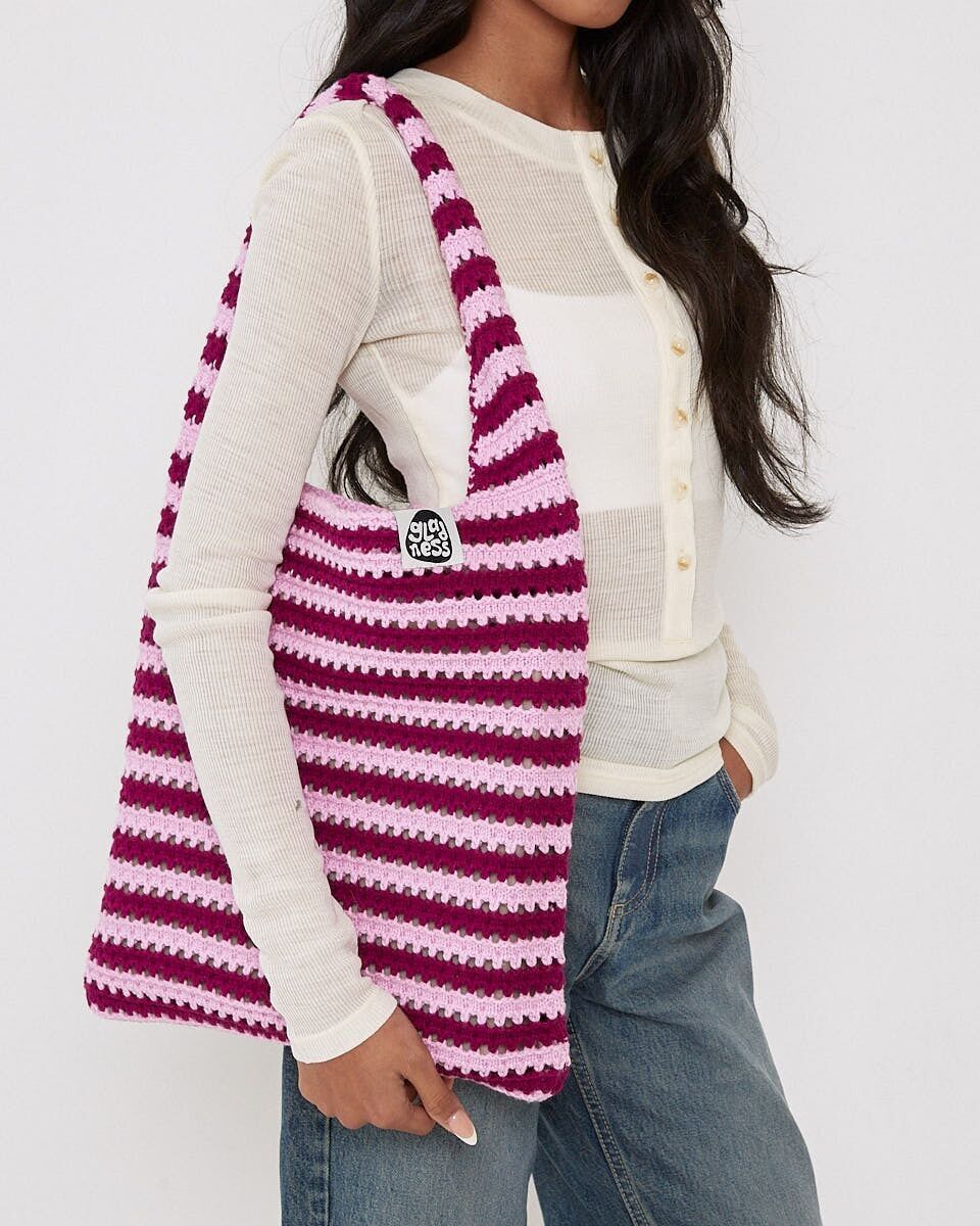 Tragetasche „Maude“ aus recyceltem Strick mit Streifen