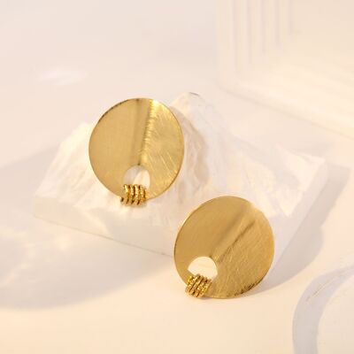 Gold curved plate earrings with hammered multi circles