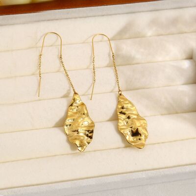 Gold hammered chain dangling earrings