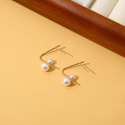 Line earrings with double pearl