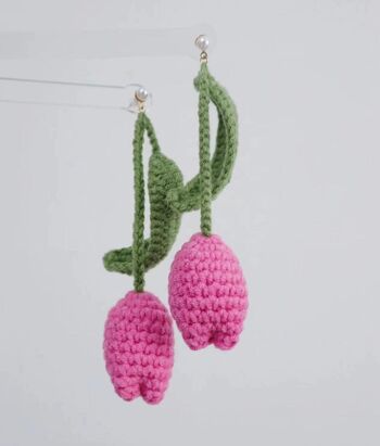 Boucle d’oreille tulipe au crochet faite à la main 3