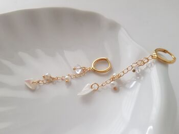 Boucles d'oreilles chaîne dorée avec perles et pierre de lune 3
