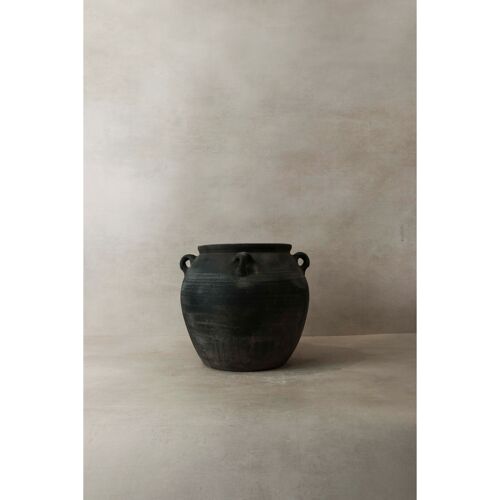 Vintage Dark pot with ears - E4.3