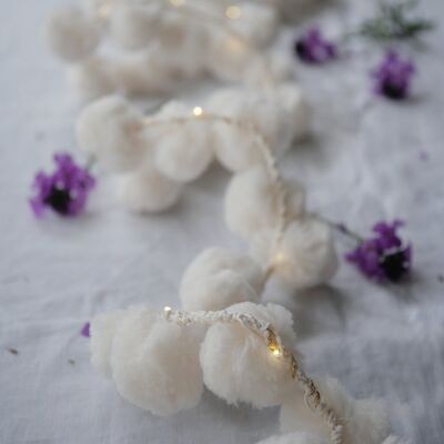 Cadena de luces de hadas con pompones blancos suaves gigantes