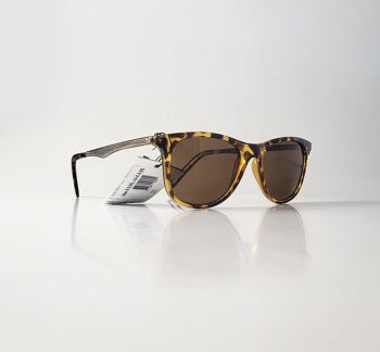 Assortiment de trois couleurs lunettes de soleil Kost avec pattes en métal S9407 1