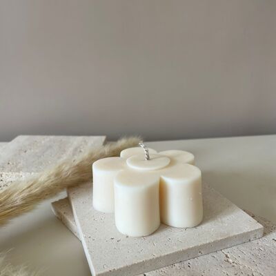 MARGUERITE - unscented decorative candle