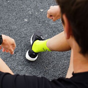 La jaune fluo ♻️ recyclée - chaussettes de course à pied 2