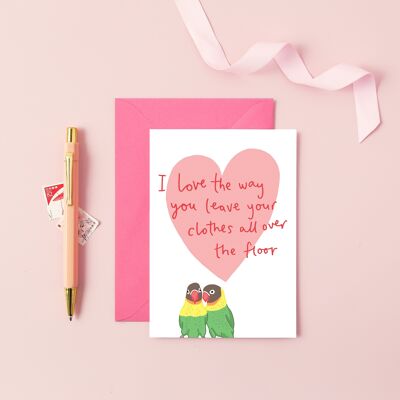 ropa en la tarjeta de los pájaros del amor del suelo | Tarjeta de aniversario | Tarjeta del día de San Valentín