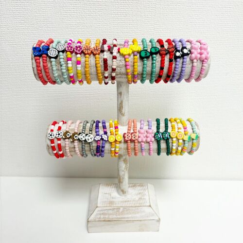 klei armbandjes gevulde display | handgemaakte kindersieraden