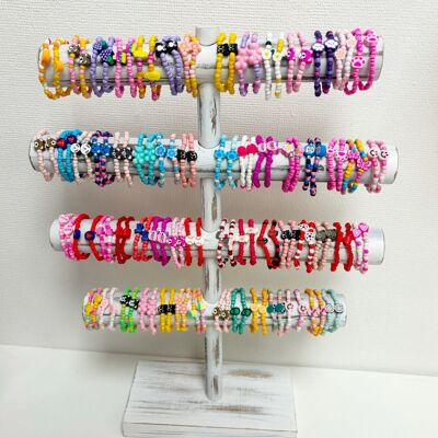 pulseras de arcilla llenas display | joyería infantil hecha a mano