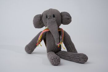 Peluche éléphant à longues pattes - Doudou éco-responsable en coton bio - MARGE - Kenana Knitters 1