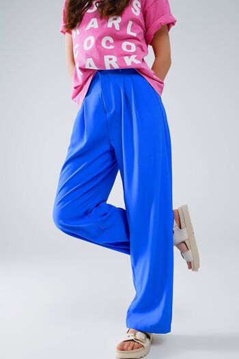 Pantalon droit avec poches latérales et pinces en bleu 4