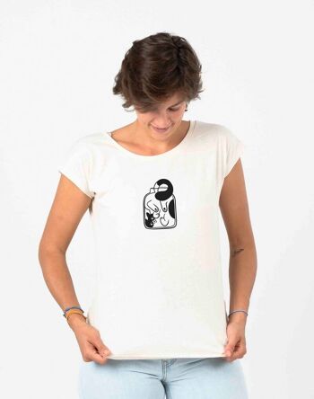 T-shirt chat emblématique pour femme dans un bateau 1
