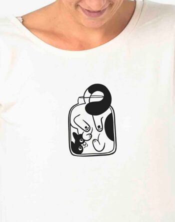 T-shirt chat emblématique pour femme dans un bateau 2