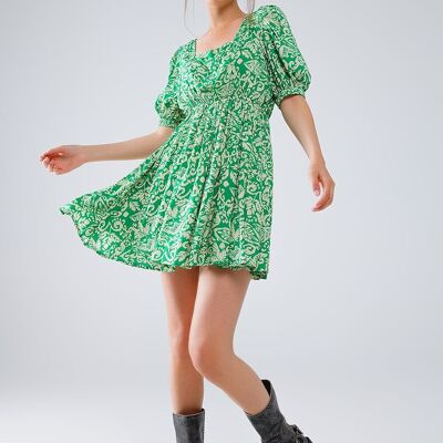 Vestido corto con estampado floral y espalda fruncida en verde