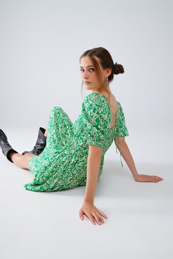 robe courte à imprimé fleuri avec dos froncé en vert 4
