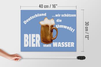 Panneau en bois indiquant 40x30cm de la bière allemande au lieu de l'eau 4
