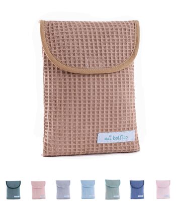 Sac organisateur de couches et lingettes pour bébé, tissu gaufré 100% coton, fermeture velcro rapide, pratique et élégant. 24