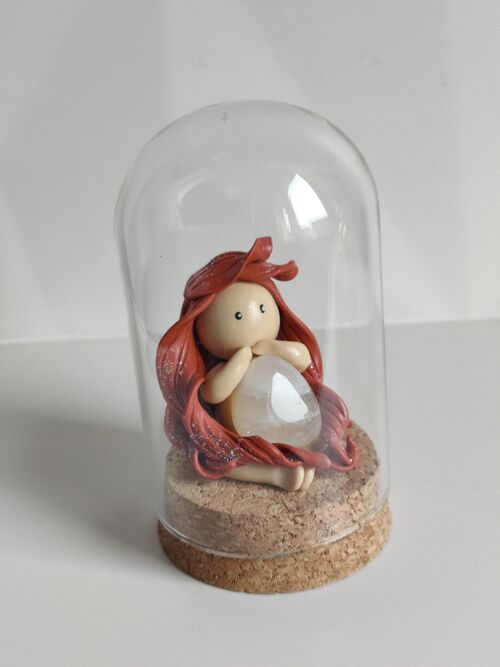 Fille rousse sous cloche - Agate Blanche