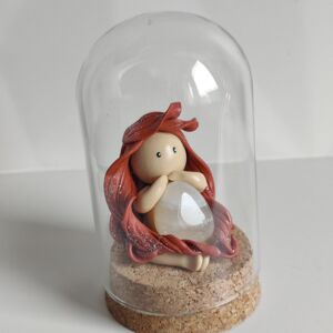 Fille rousse sous cloche - Agate Blanche