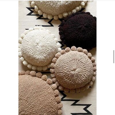 Handgefertigtes rundes Kissen mit Pompons aus reiner Merinowolle - BONBONSI - Kenana Knitters