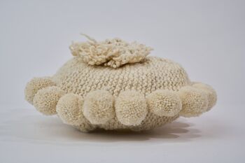 Coussin rond fait main avec pompons en pure laine mérinos - BONBONSI - Kenana Knitters 12