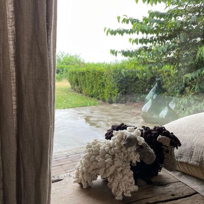 Peluche de mouton en laine biologique faite à la main - MILTON - Kenana Knitters