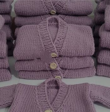 Collection de cardigans courts unisexes tricotés à la main 3