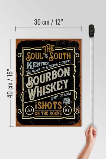 Panneau en bois indiquant des shots de whisky Bourbon de 30 x 40 cm sur des rochers 4