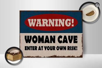 Panneau en bois 40x30cm avertissant les femmes de prendre leurs propres risques 2