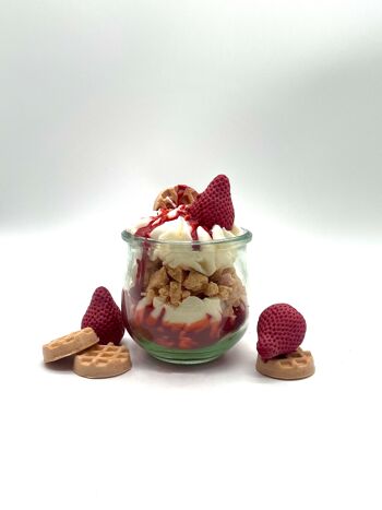 Bougie dessert « Gaufre aux fraises » Parfum glace à la fraise - Bougie parfumée en pot - Cire de soja 2