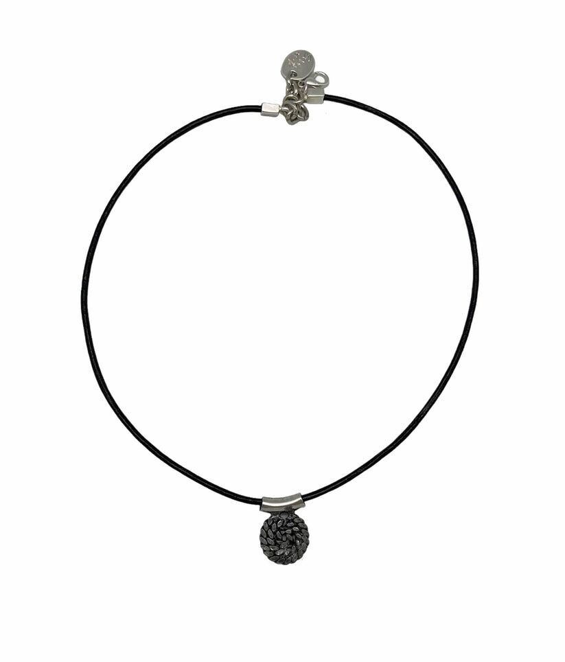 Girocollo in pelle e pendente Azca in argento antico