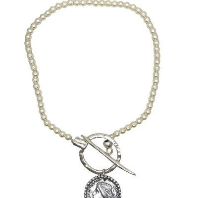 Collana di perle con chiusura tonda e moneta GR in argento