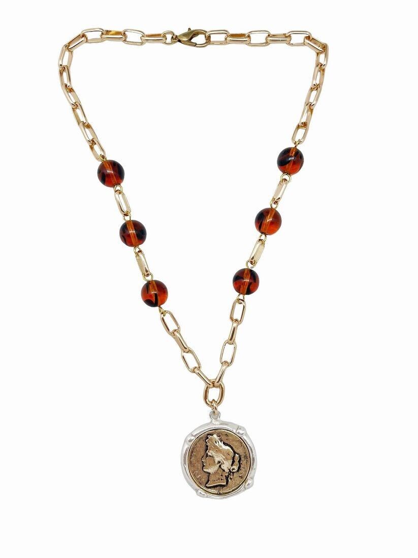 Collana con sfere d'ambra e medaglia in oro misto