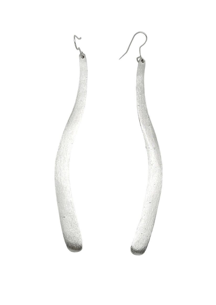 Orecchino Onda lungo con gancio in argento placcato