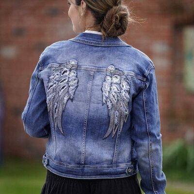 Chaqueta vaquera con alas de ángel